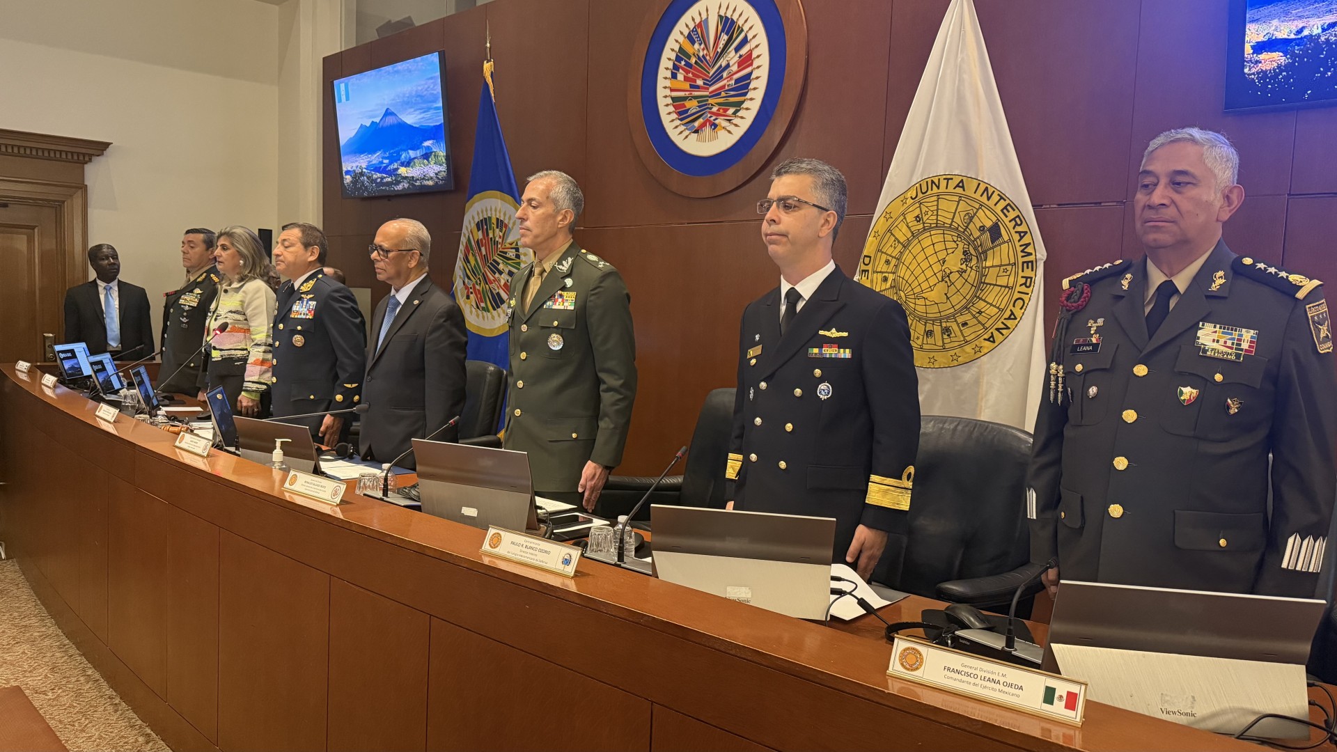 Junta Deboard CEREMONIA DE CONDECORACIÓN DE LA MEDALLA DE LA JUNTA INTERAMERICANA DE ...